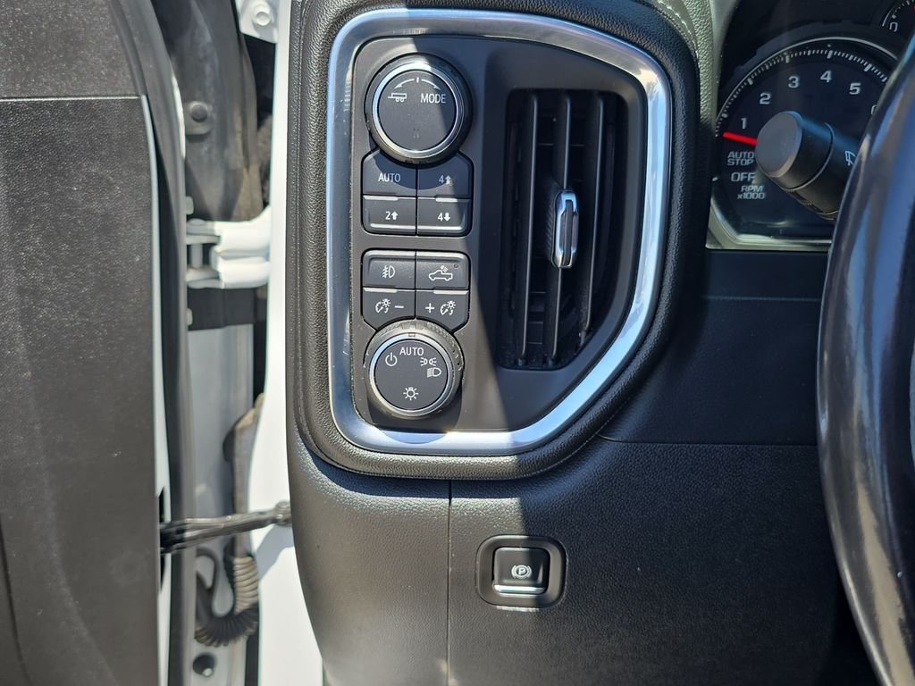 Used 2021 White Chevrolet RST image 27