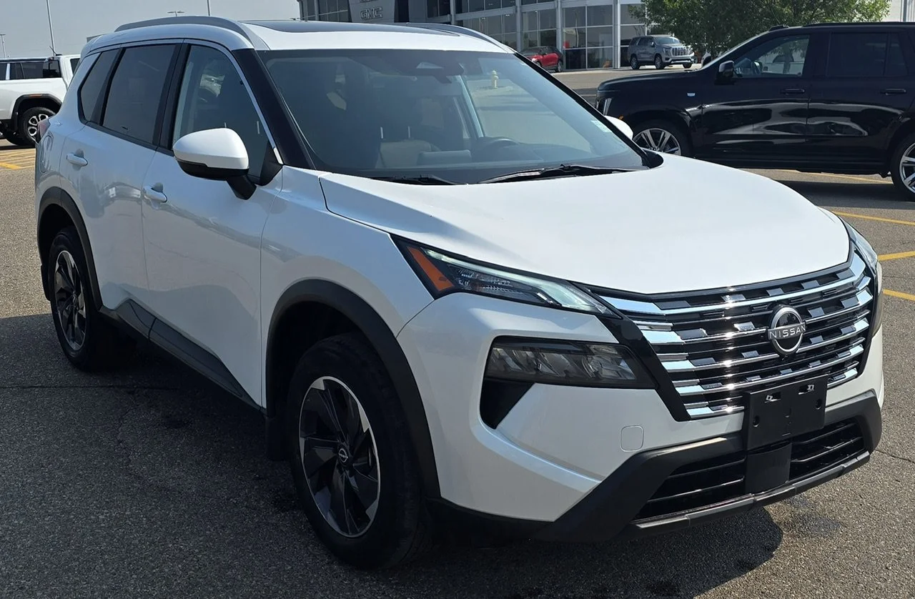 Used 2024 PEARL WHITE Nissan SV Moonroof AWD image 7