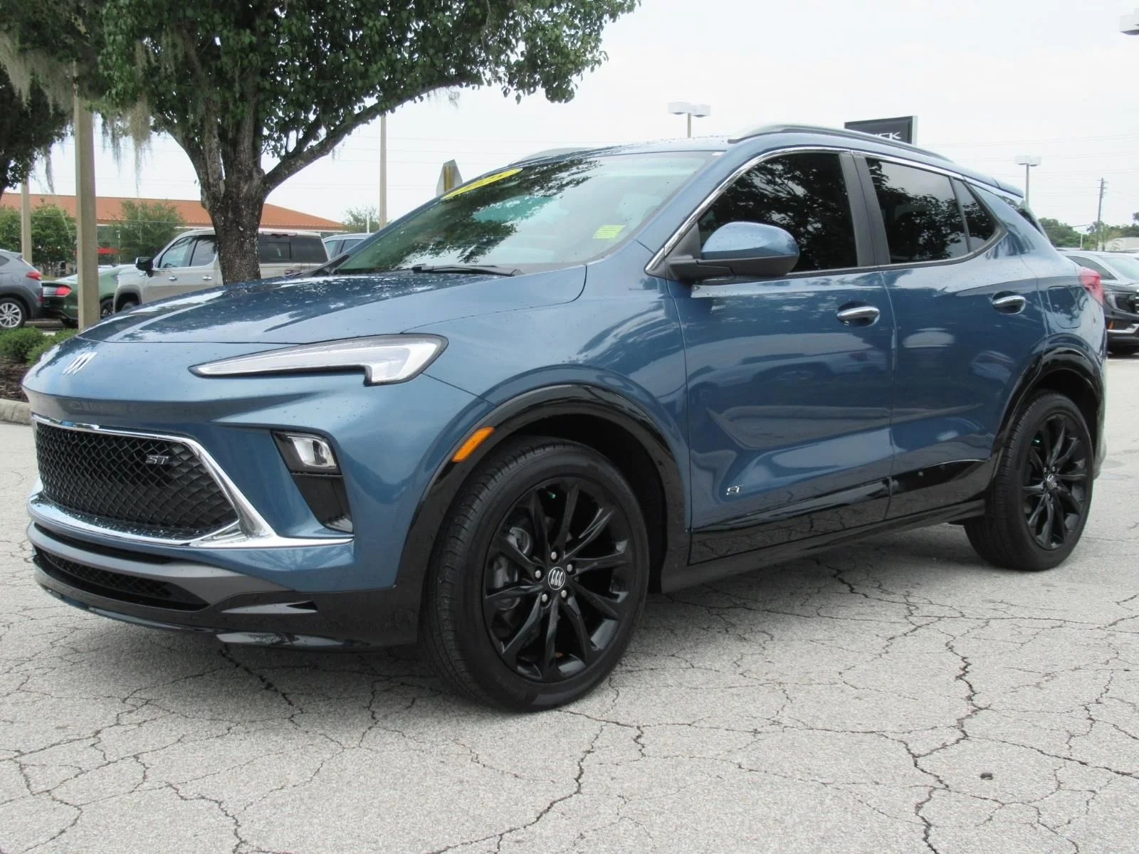 Used 2025 Blue Buick Sport Touring image 3