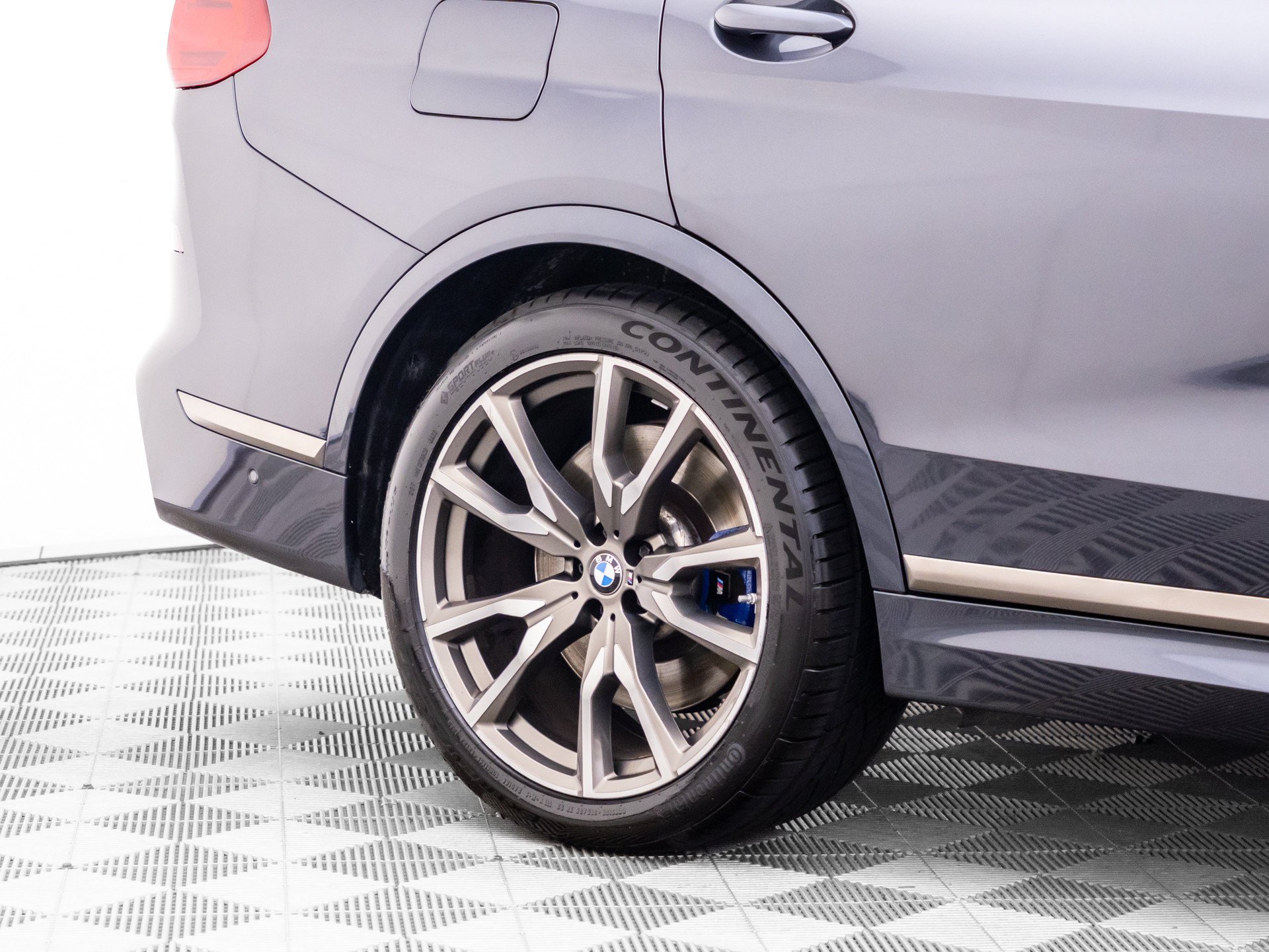Used 2021 Arctic Grey Metallic BMW M50i image 33