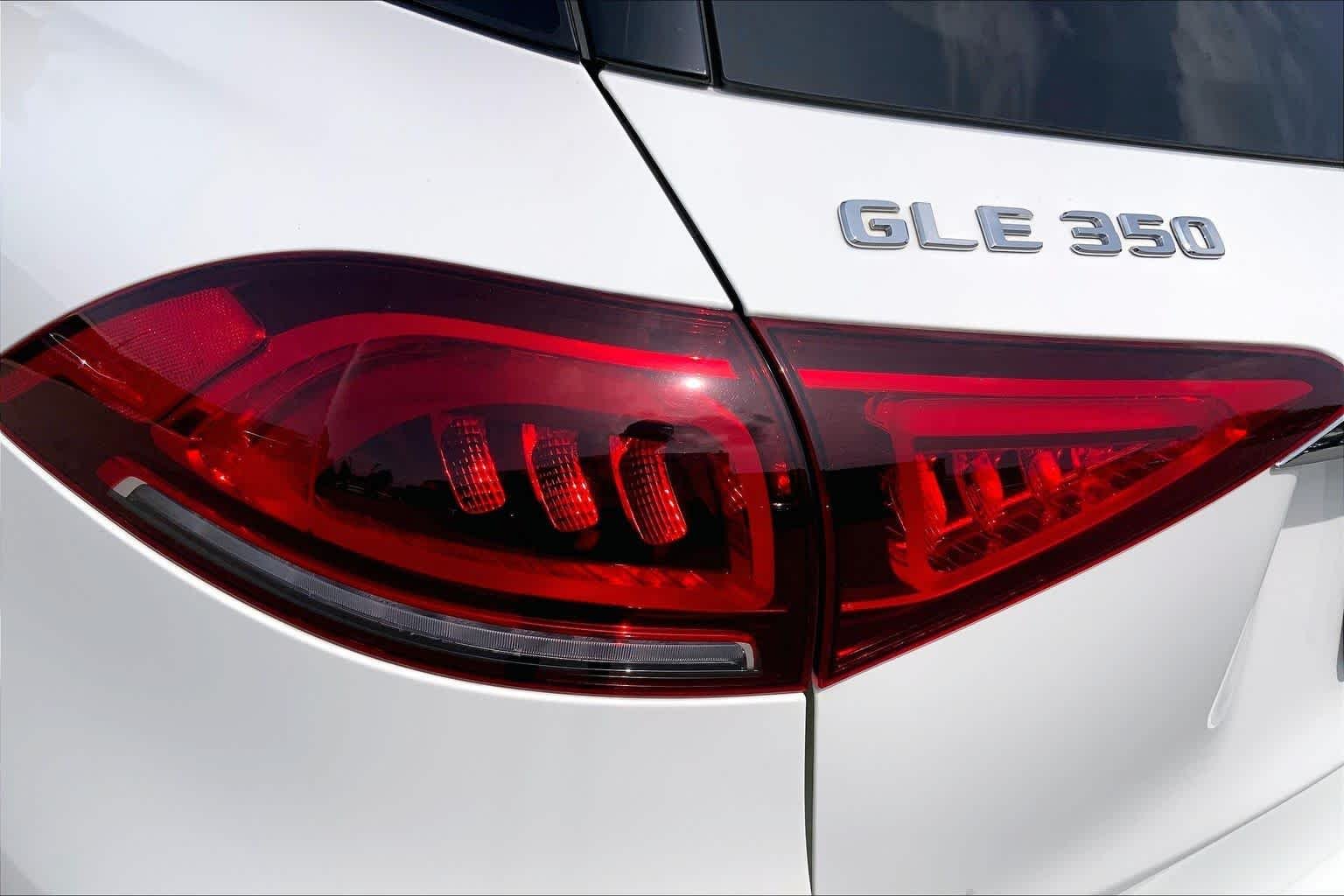 Used 2021 Polar White Mercedes-Benz GLE 350 image 28