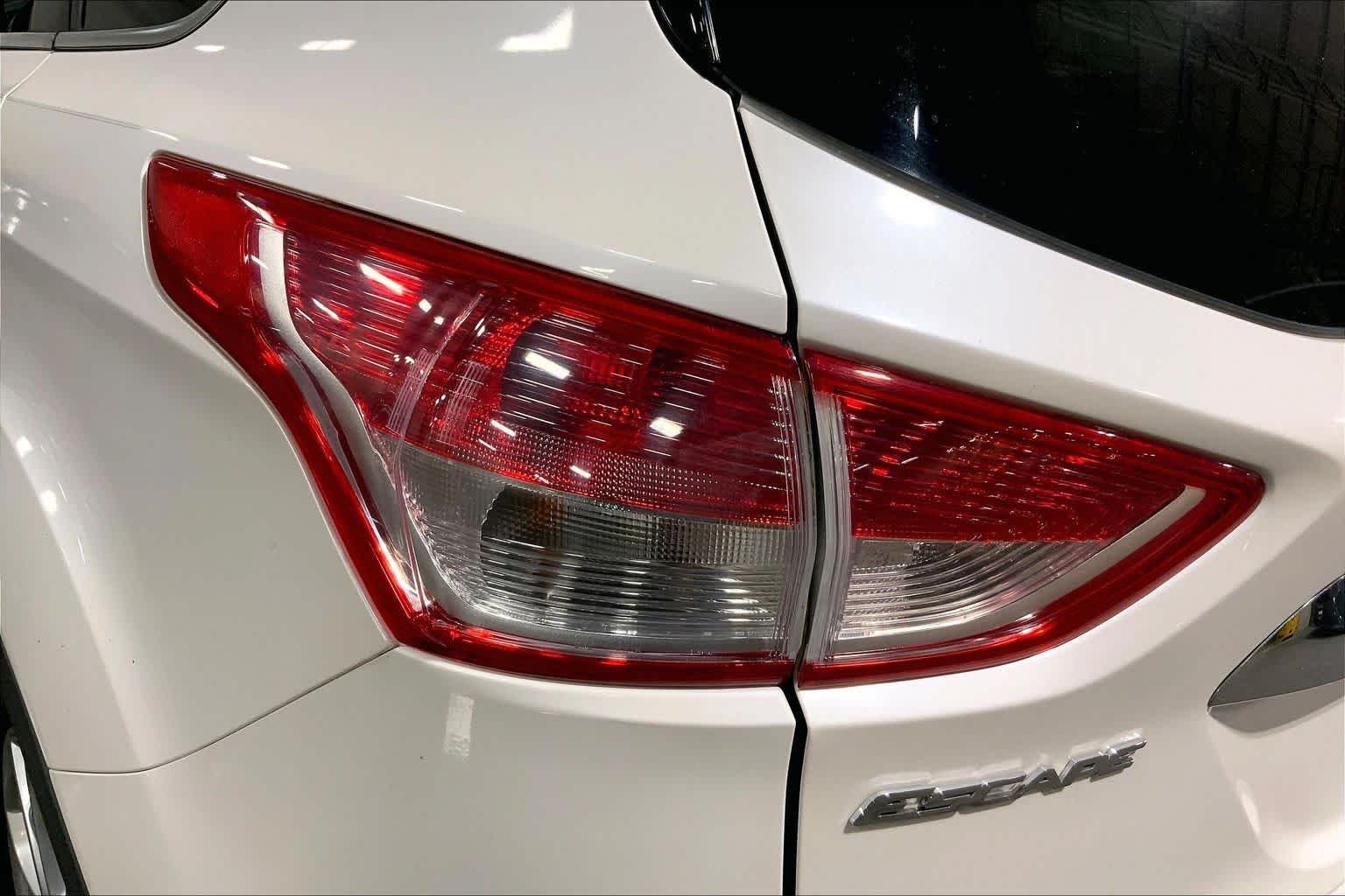 Used 2014 White Platinum Metallic Tri-Coat Ford Titanium image 29