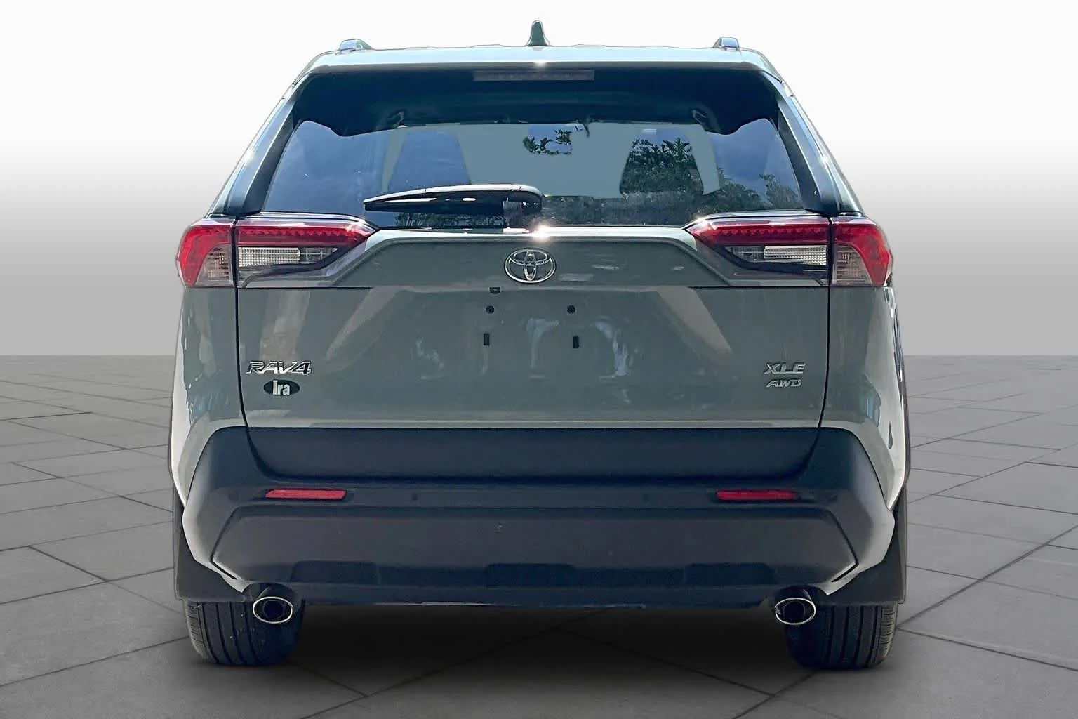 Used 2023 Lunar Rock Toyota XLE Premium image 5