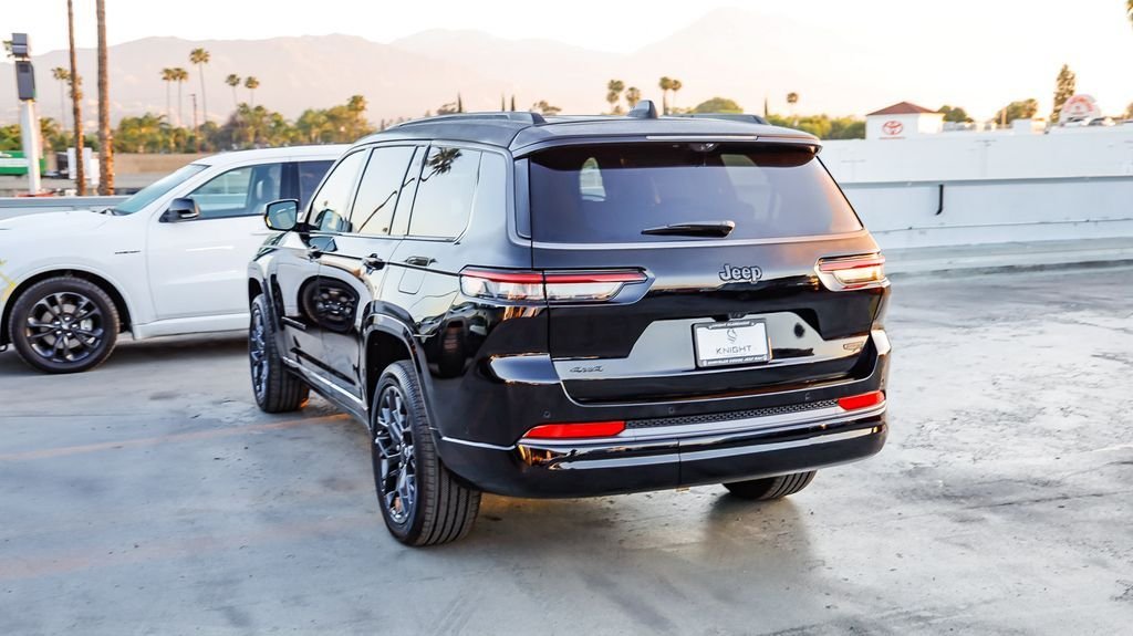 New 2026 Diamond Black Crystal Pearlcoat Jeep Summit image 7