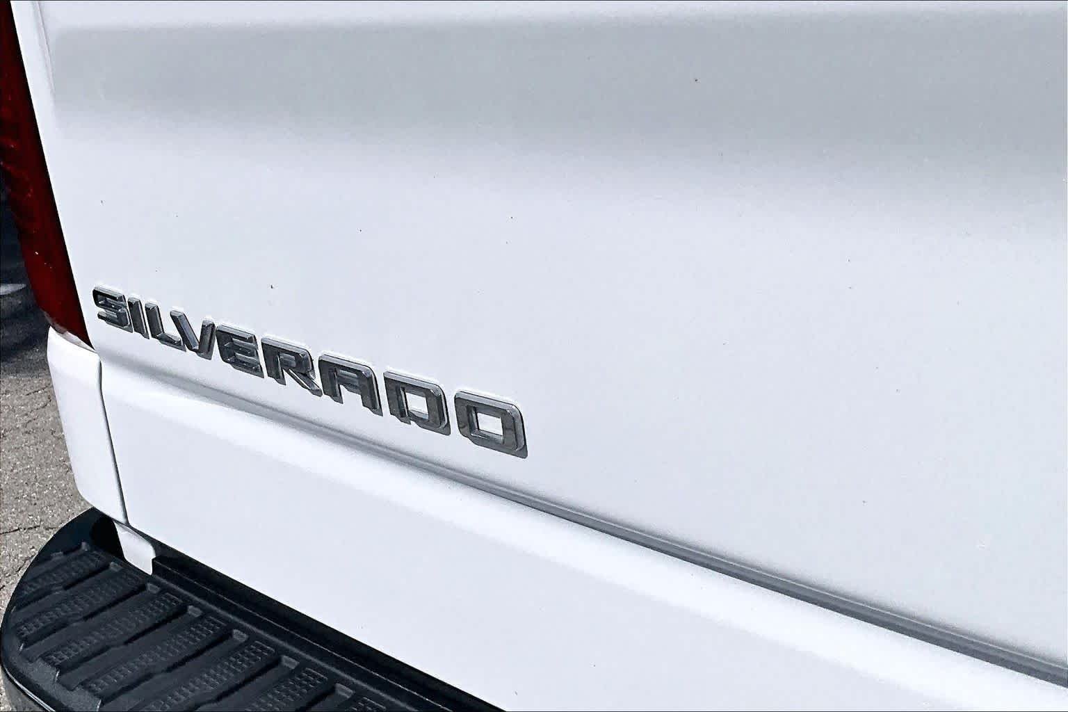 Used 2023 Summit White Chevrolet LT image 10