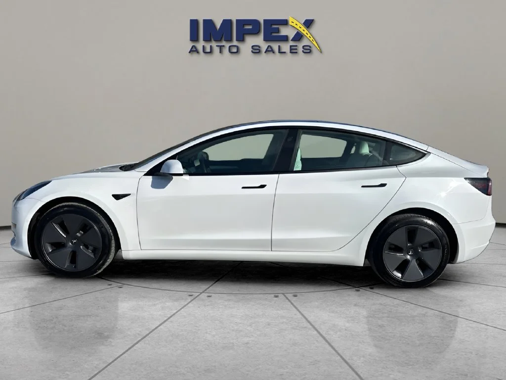 Used 2022 White Tesla Base image 2
