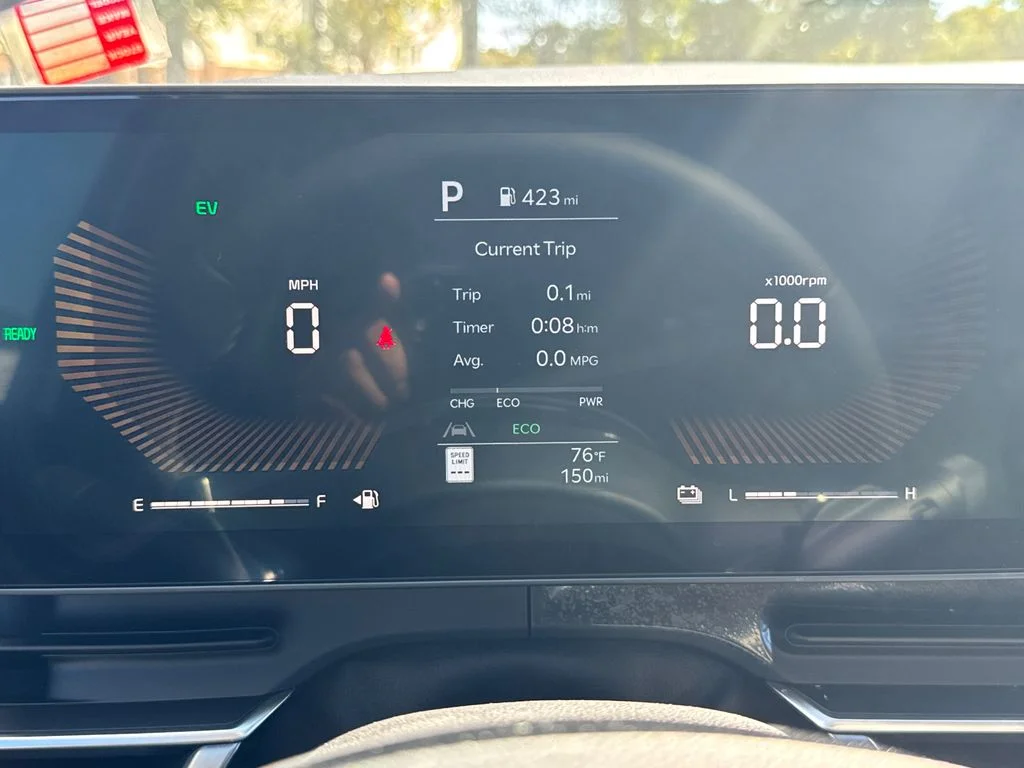 New 2025 White Kia LXS image 24