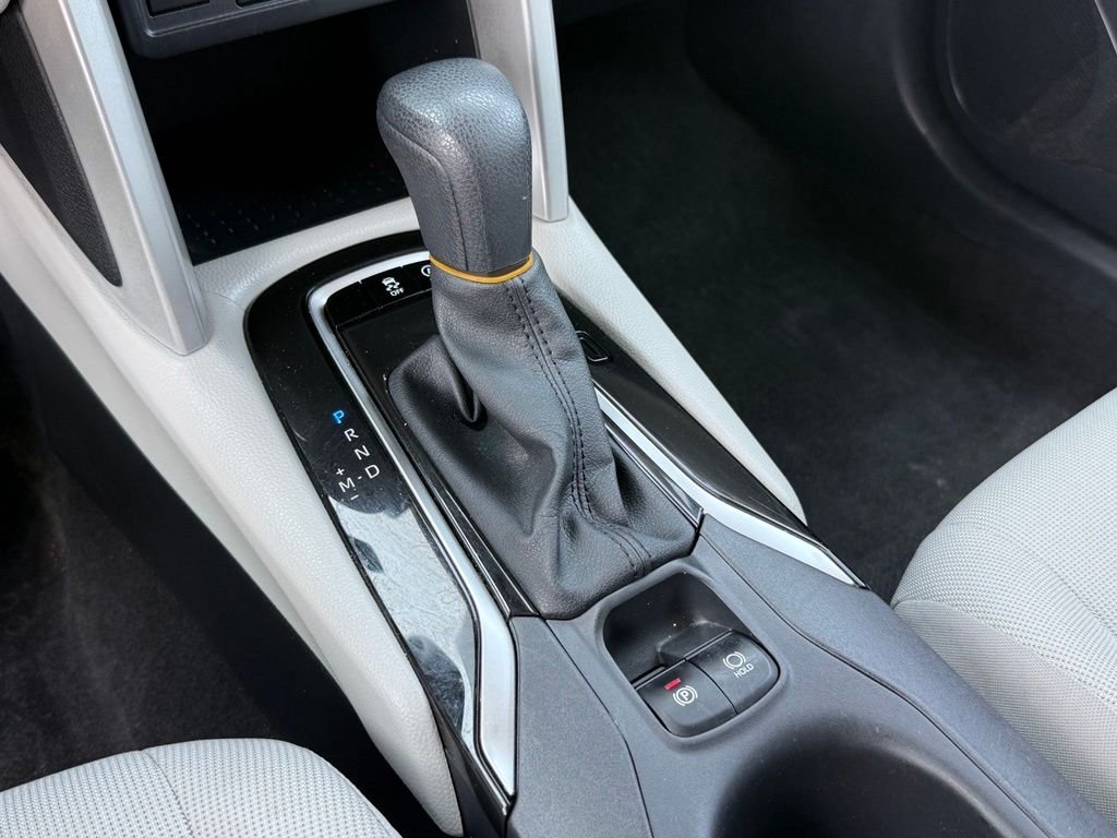 Used 2024 White Toyota L image 17
