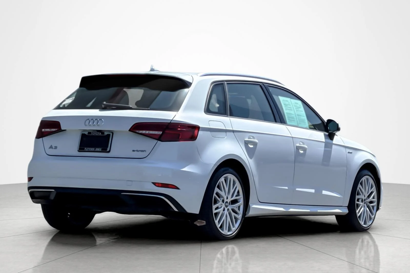 Used 2018 WHITE METALLIC Audi Premium image 5