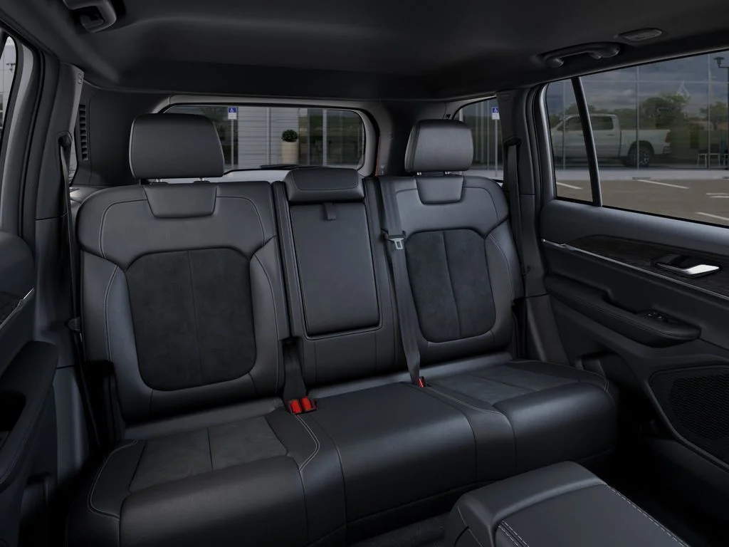 New 2026 Velvet Red Pearl-Coat Exterior Paint Jeep Altitude image 15