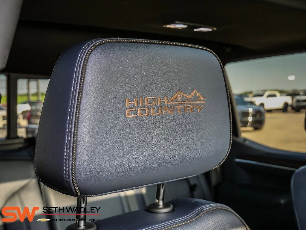 Used 2022 Black Chevrolet High Country image 21