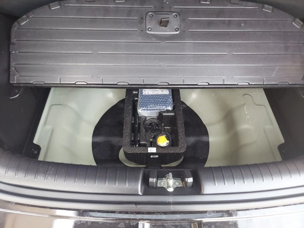 Used 2018 Black Kia Exclaim image 40