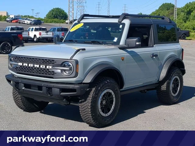 Used 2022 Green Ford Badlands image 1