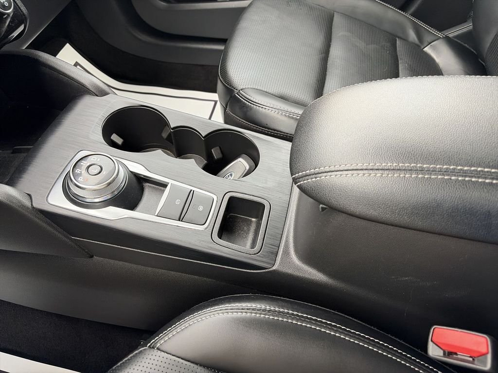 Used 2025  Ford Platinum image 21