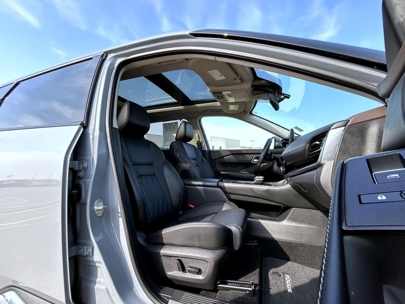 Used 2023 Gray Nissan Platinum image 15