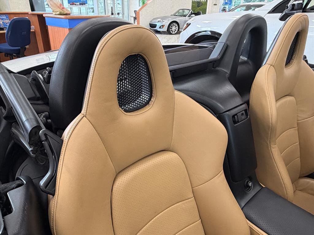 Used 2003 Grand Prix White Honda Base image 20