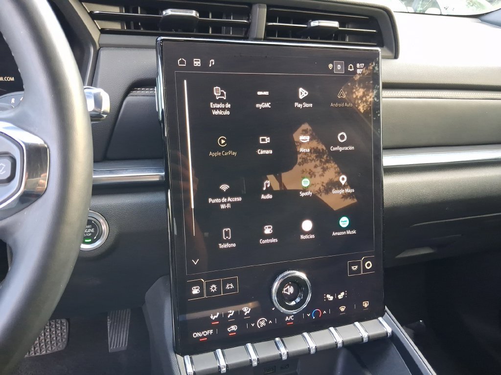 Used 2025 White GMC Elevation image 19
