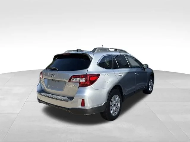 Used 2017 Silver Subaru 2.5i Premium image 4