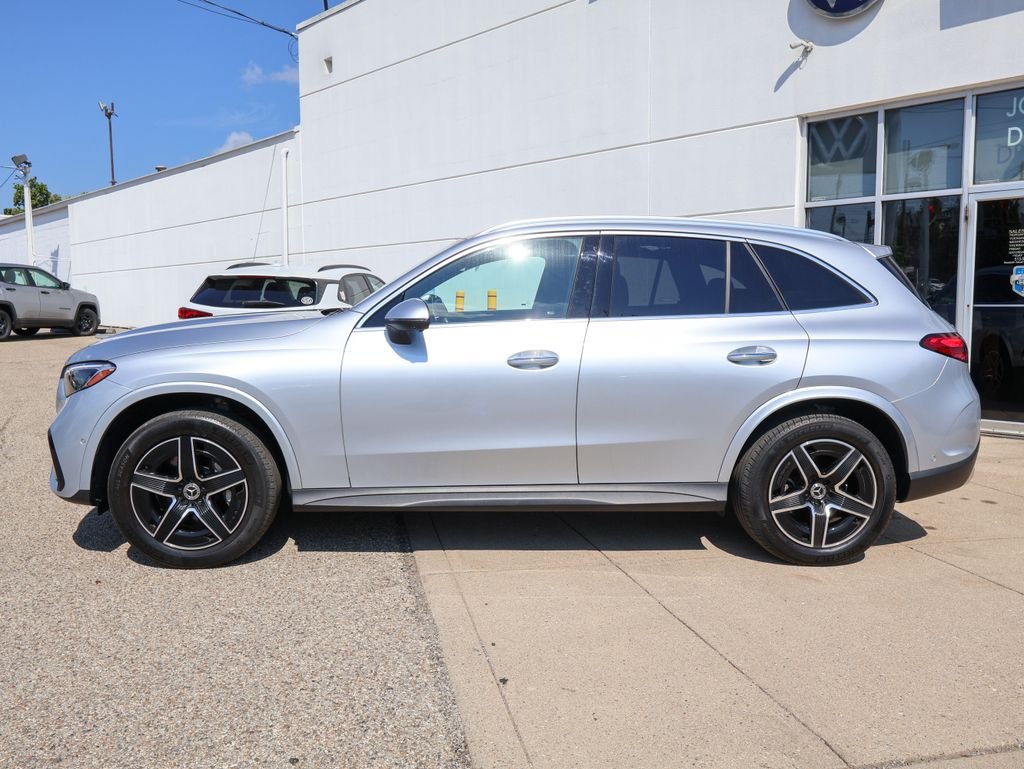 Used 2023 Silver Mercedes-Benz GLC 300 image 2