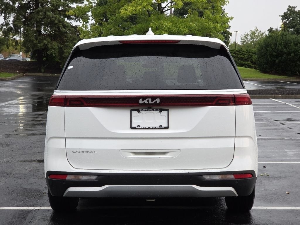 Used 2024 Snow White Pearl Kia LX image 20