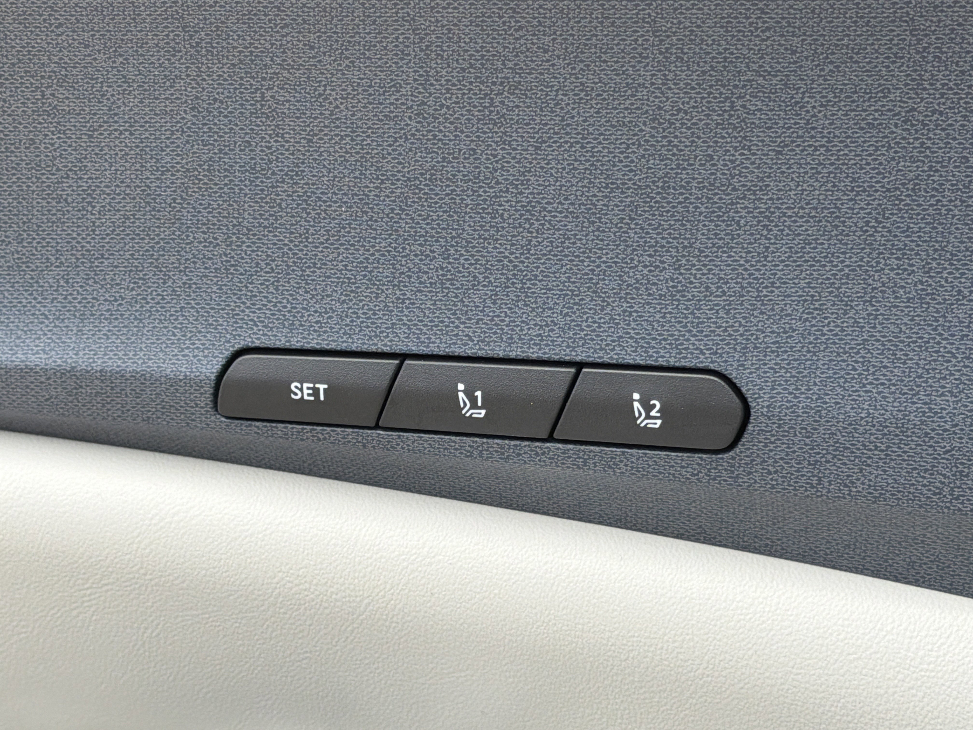 2026 Kia Carnival EX - Photo 16