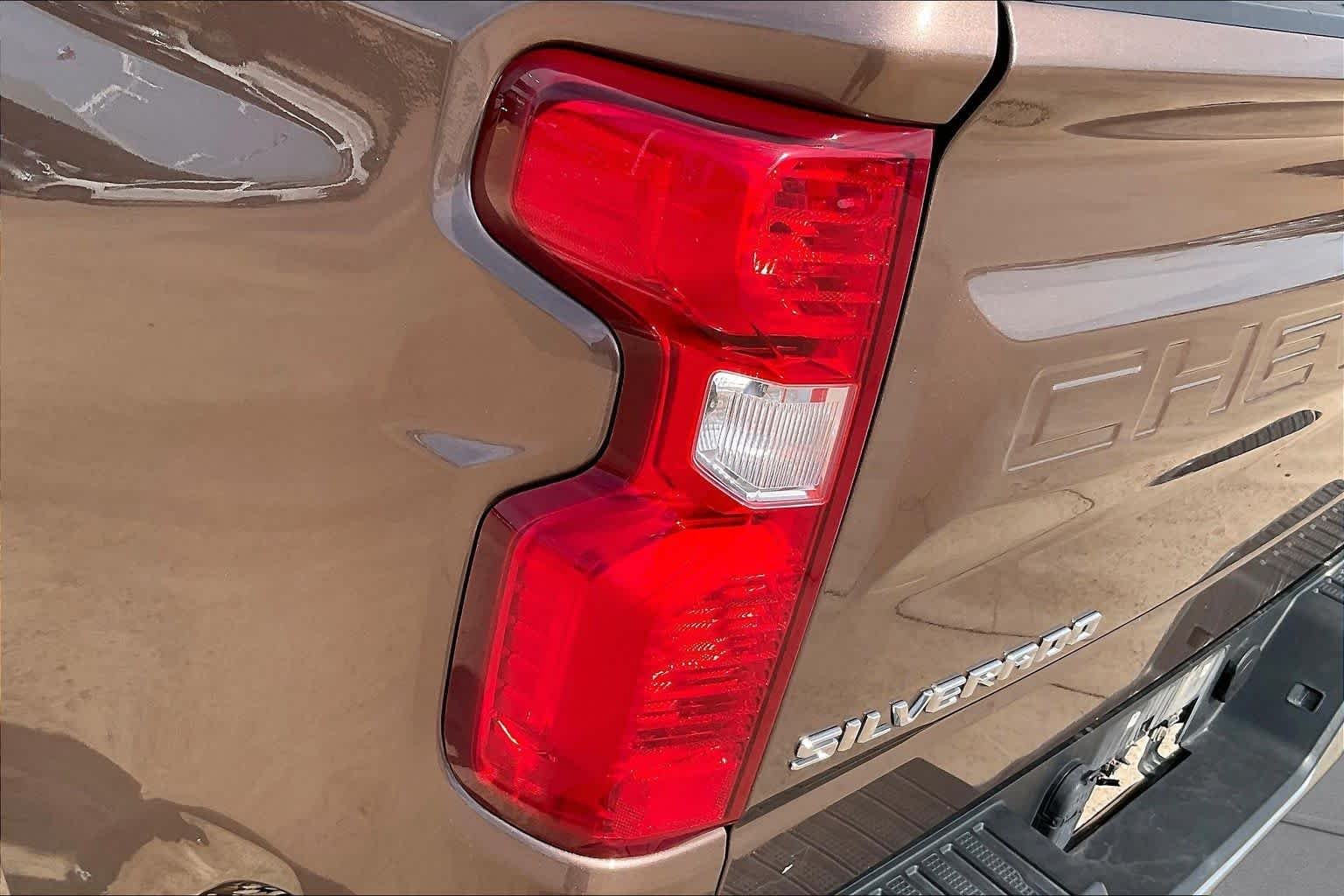 Used 2019 Oakwood Metallic Chevrolet LT image 28