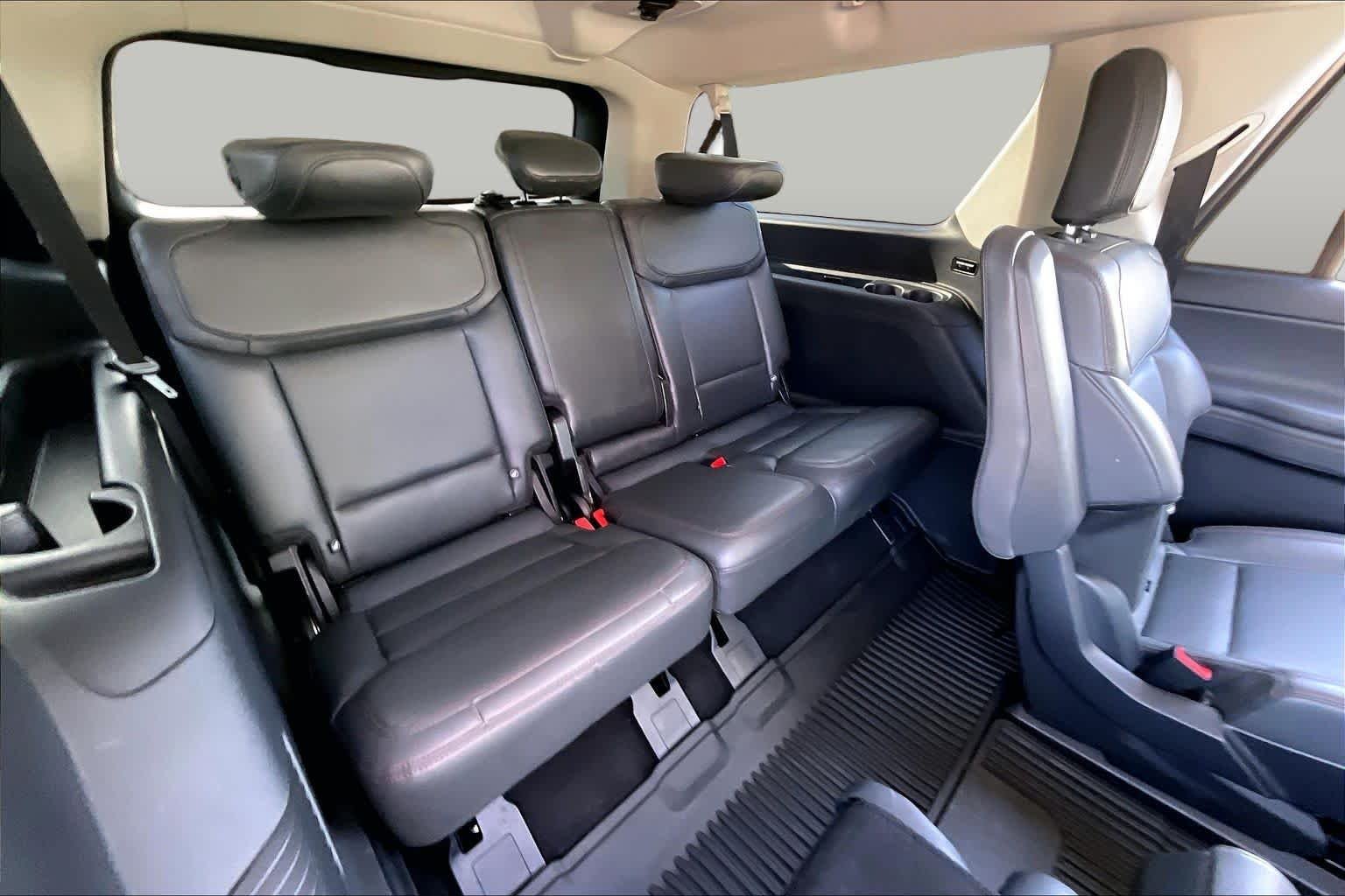 Used 2025 Agate Black Metallic Ford Active image 35