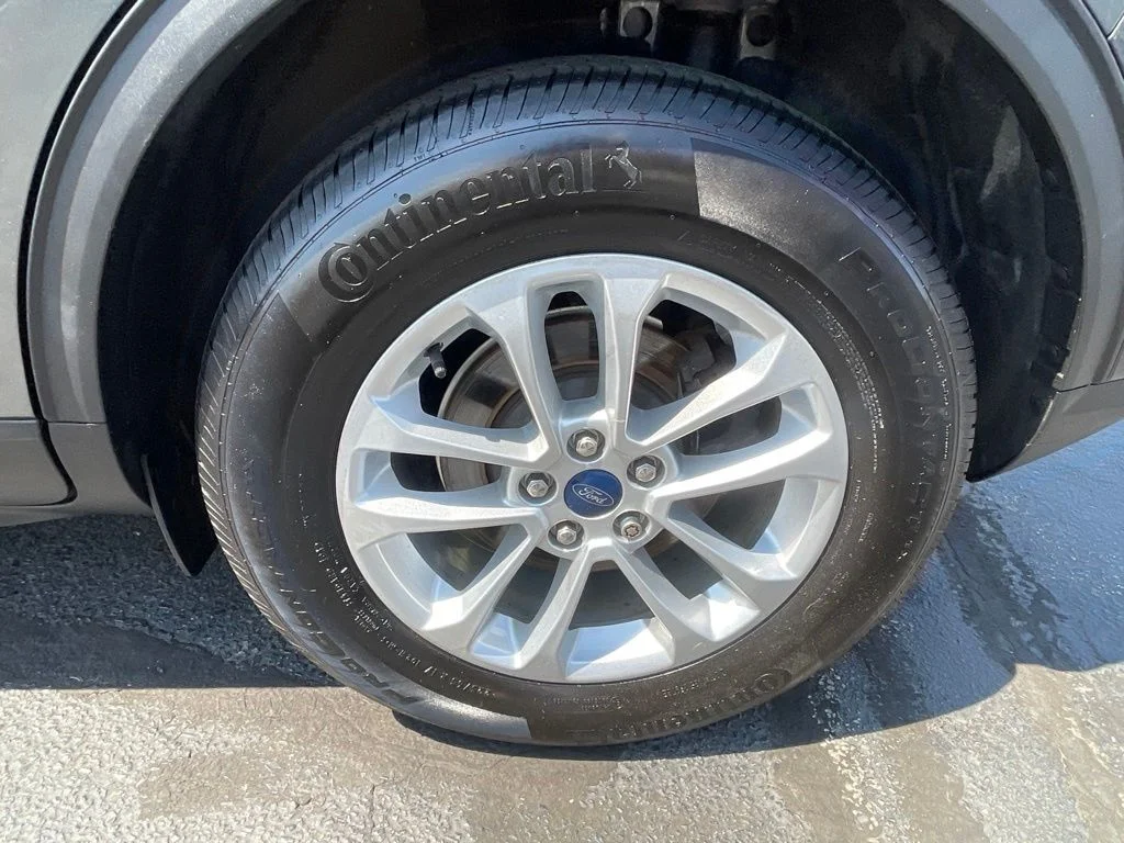 Used 2020 Gray Ford SE image 28
