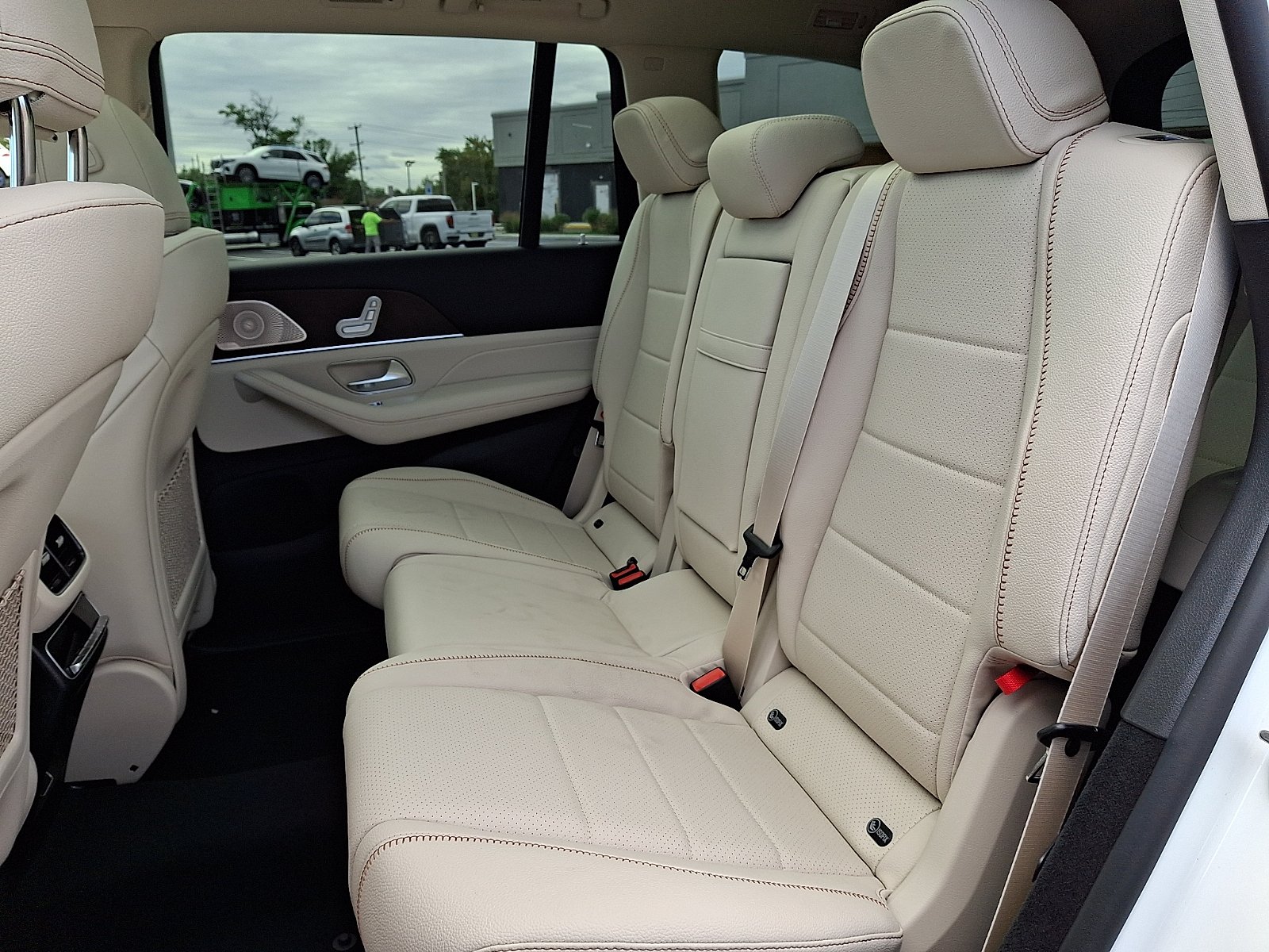 New 2027 Polar White Mercedes-Benz GLS 450 image 8
