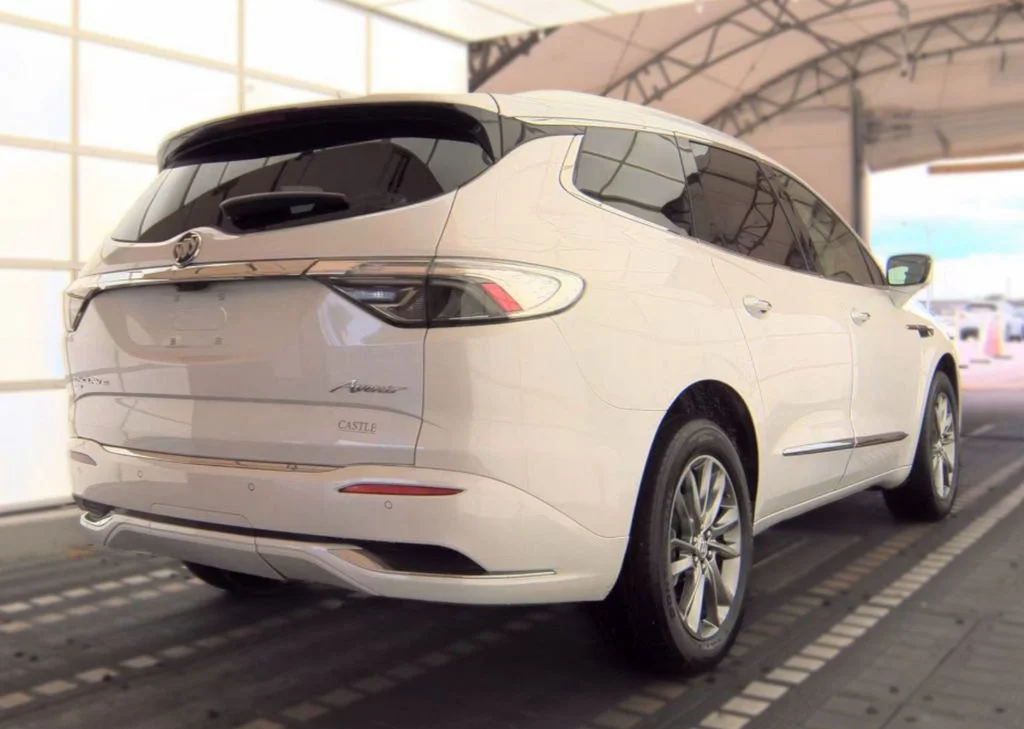 Used 2023 White Buick Avenir image 4