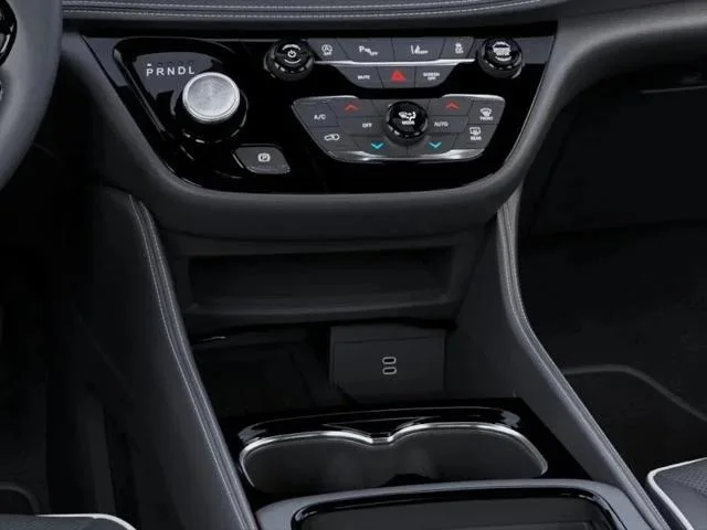 New 2026 Diamond Black Crystal Pearl-Coat Exterior Paint Chrysler Limited image 76