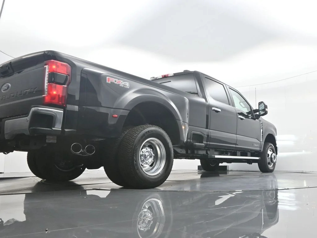 New 2026 Agate Black Metallic Ford F-350® Lariat® image 37