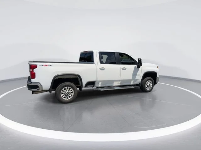 Used 2025 White Chevrolet LT image 8