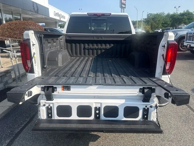 Used 2024 White GMC Denali image 31