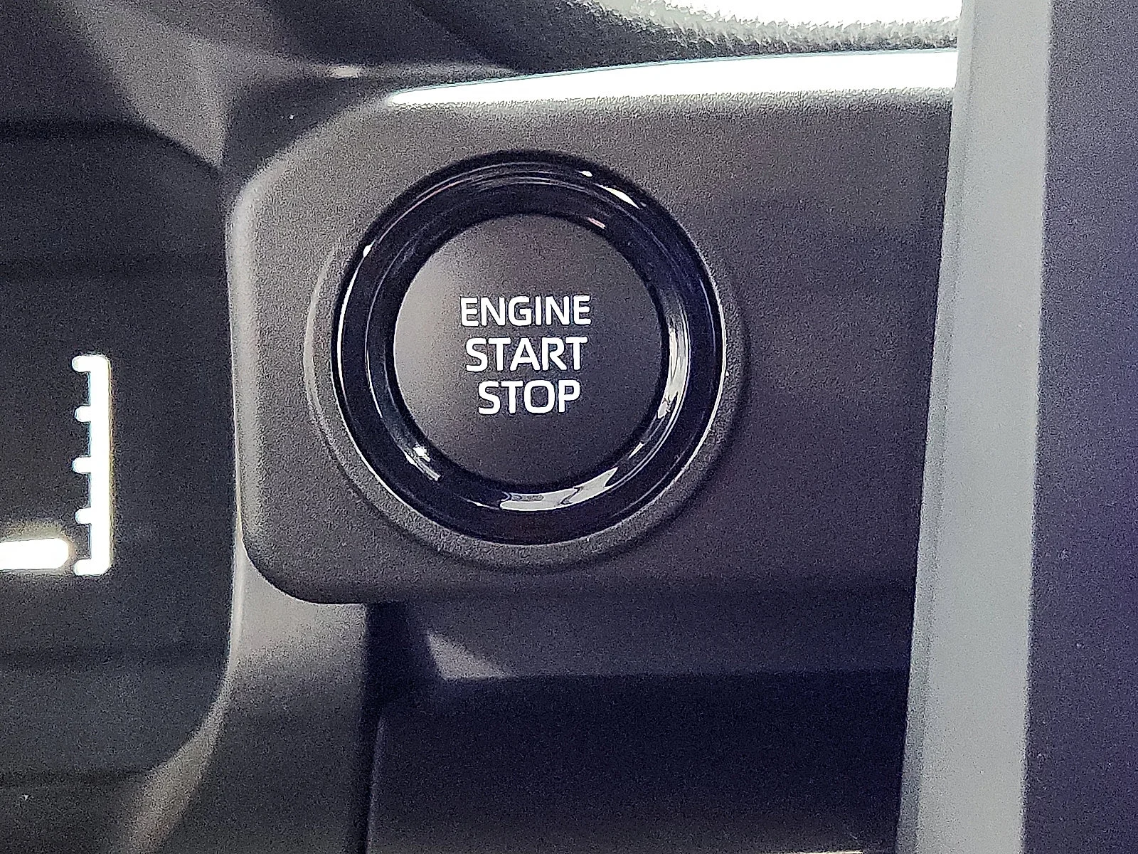 2025 Toyota Tacoma SR5 - Photo 20