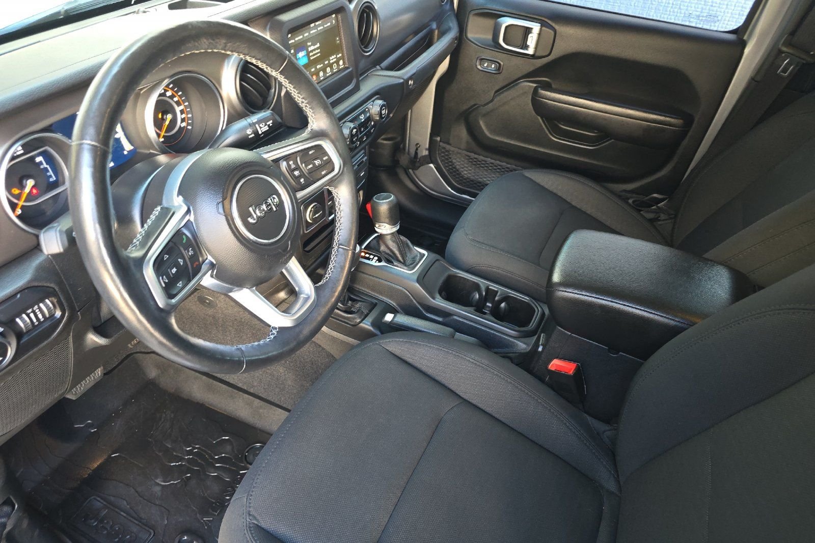Used 2020 Silver Jeep Sport image 10