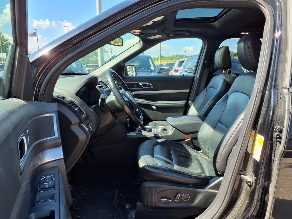 Used 2018 Black Ford XLT image 14