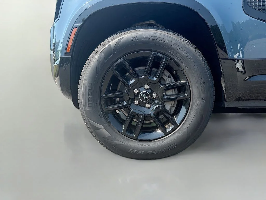 Used 2022 Blue Land Rover X-Dynamic SE image 12