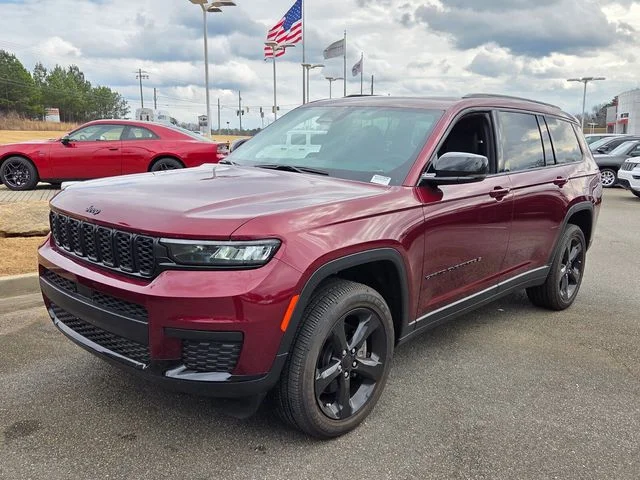 New 2024 Velvet Red Pearl-Coat Exterior Paint Jeep Altitude X image 3