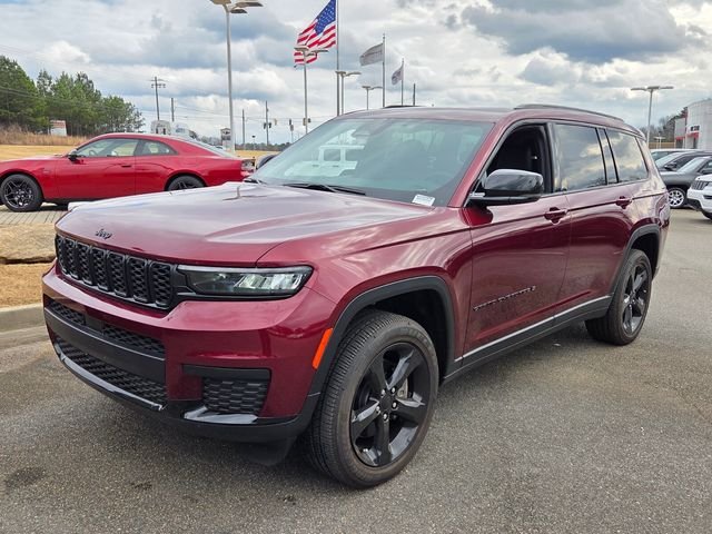 New 2024 Velvet Red Pearl-Coat Exterior Paint Jeep Altitude X image 3