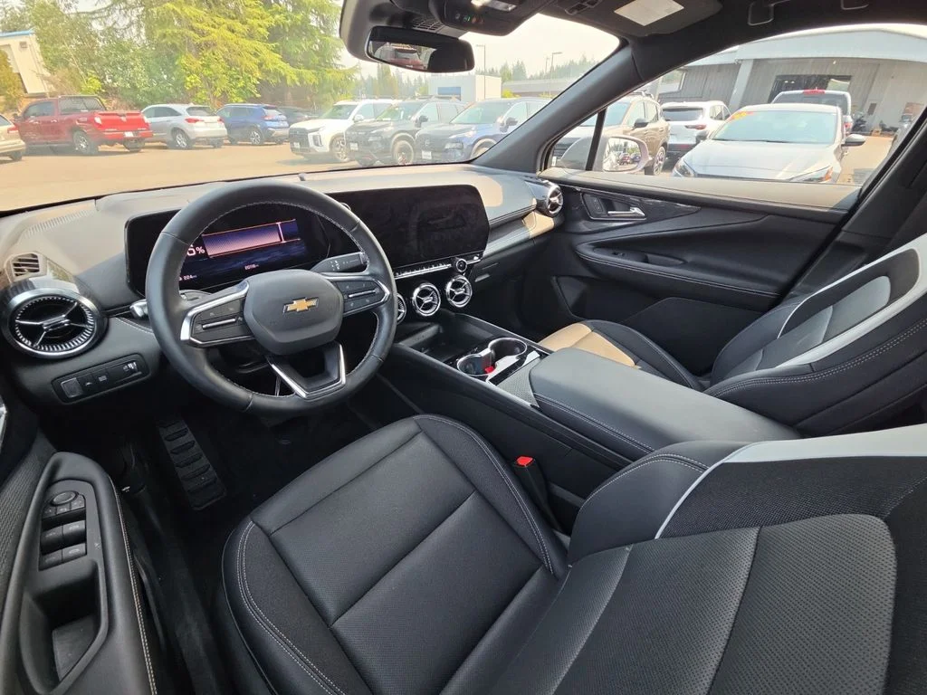 Used 2024 Gray Chevrolet LT image 18