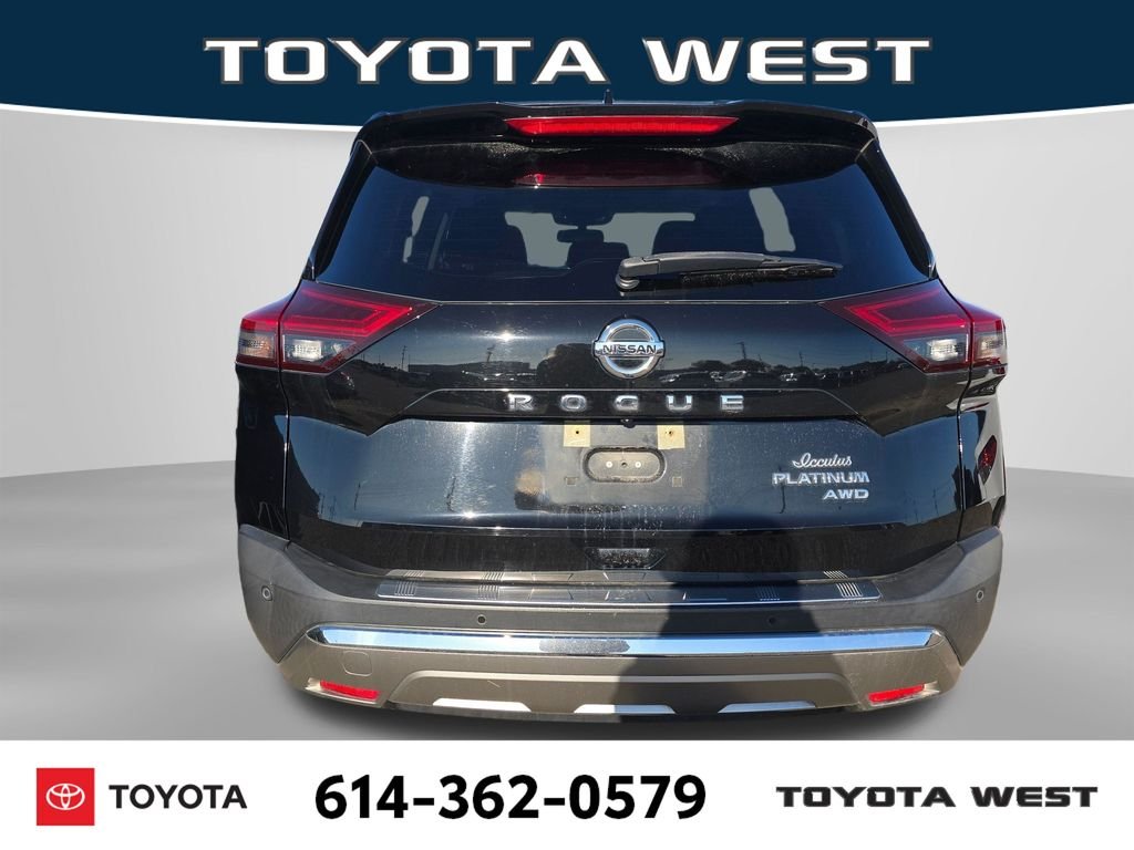 Used 2021 Black Nissan Platinum image 7