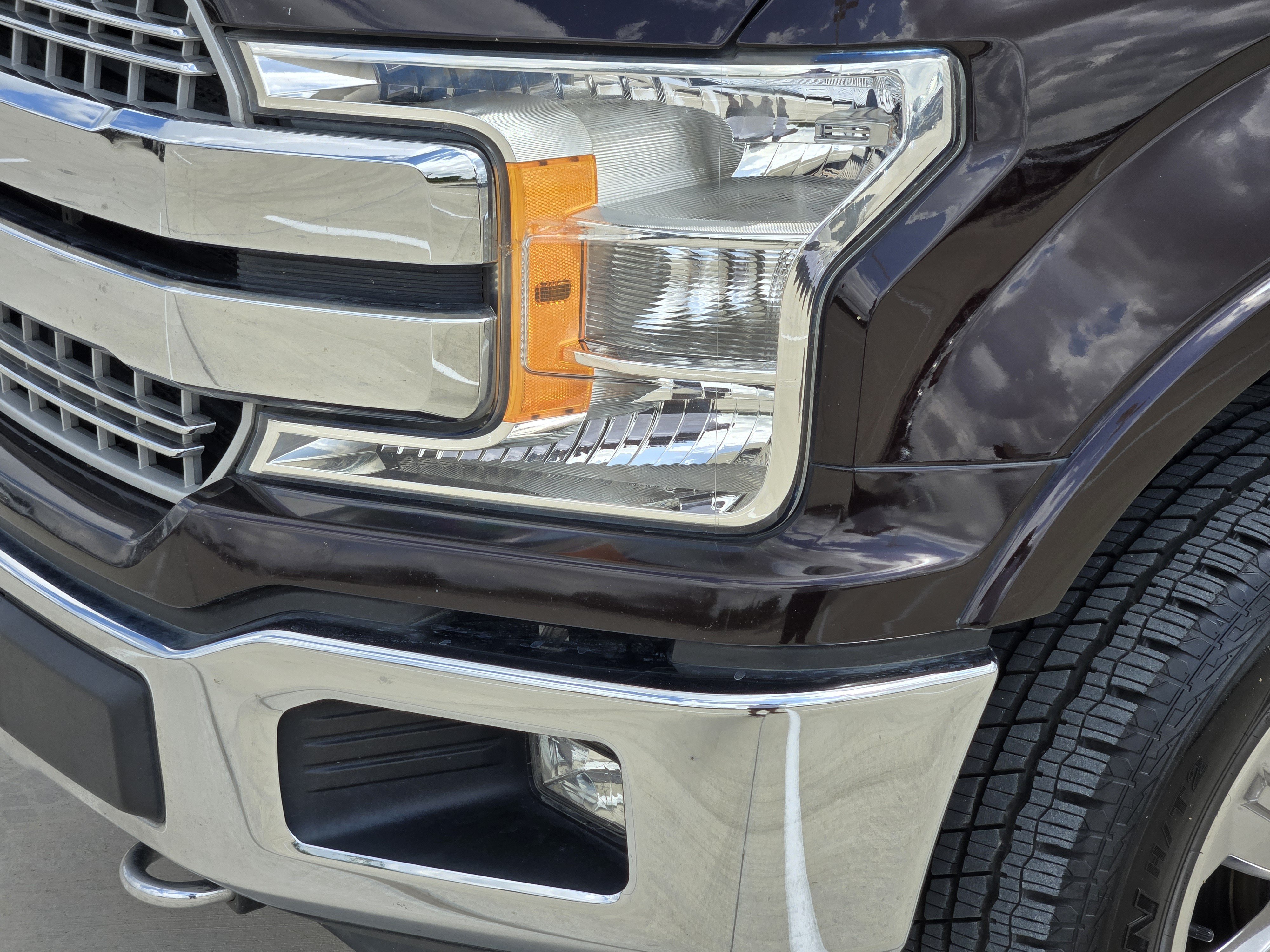 Used 2019 Magma Red Metallic Ford LARIAT image 10