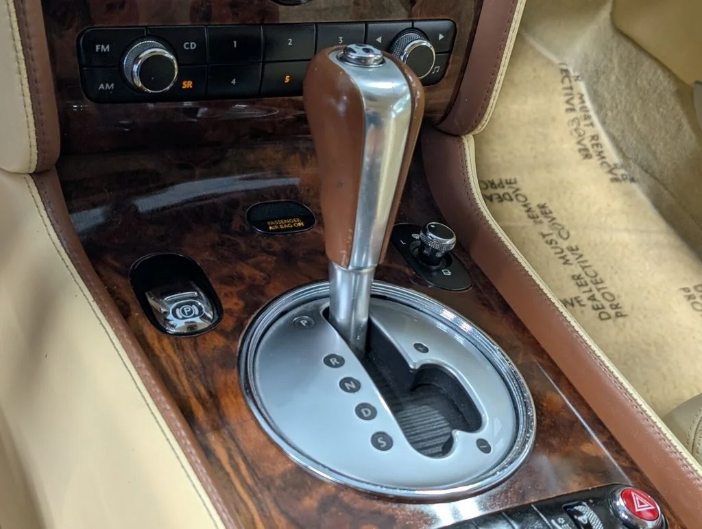 Used 2008 White Bentley Base image 21