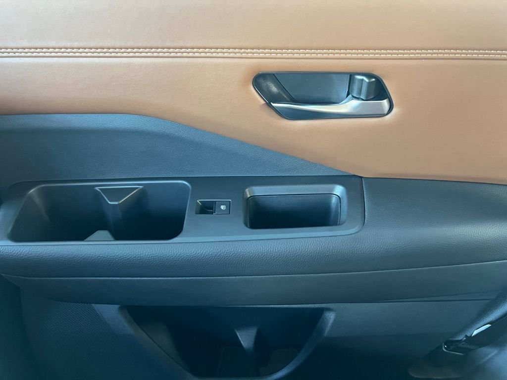 New 2026 Gun Metallic Nissan Platinum image 6