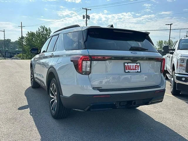 New 2027 White Ford 4DR 4WD ST-LINE image 33