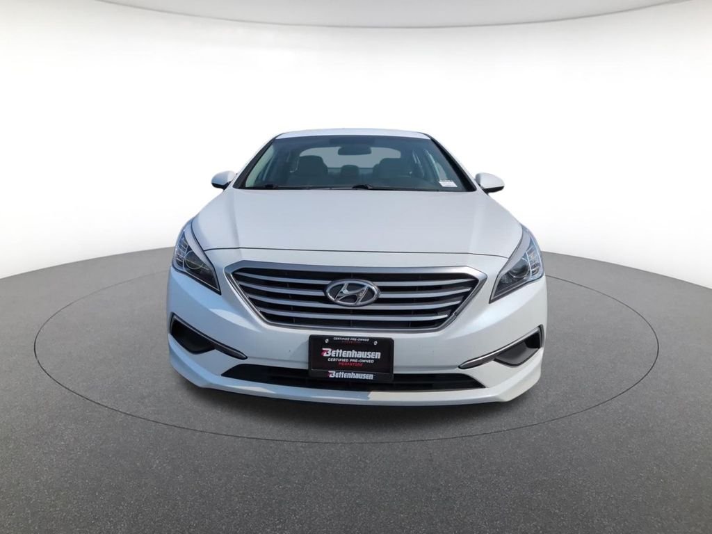 Used 2017 White Hyundai Base image 14