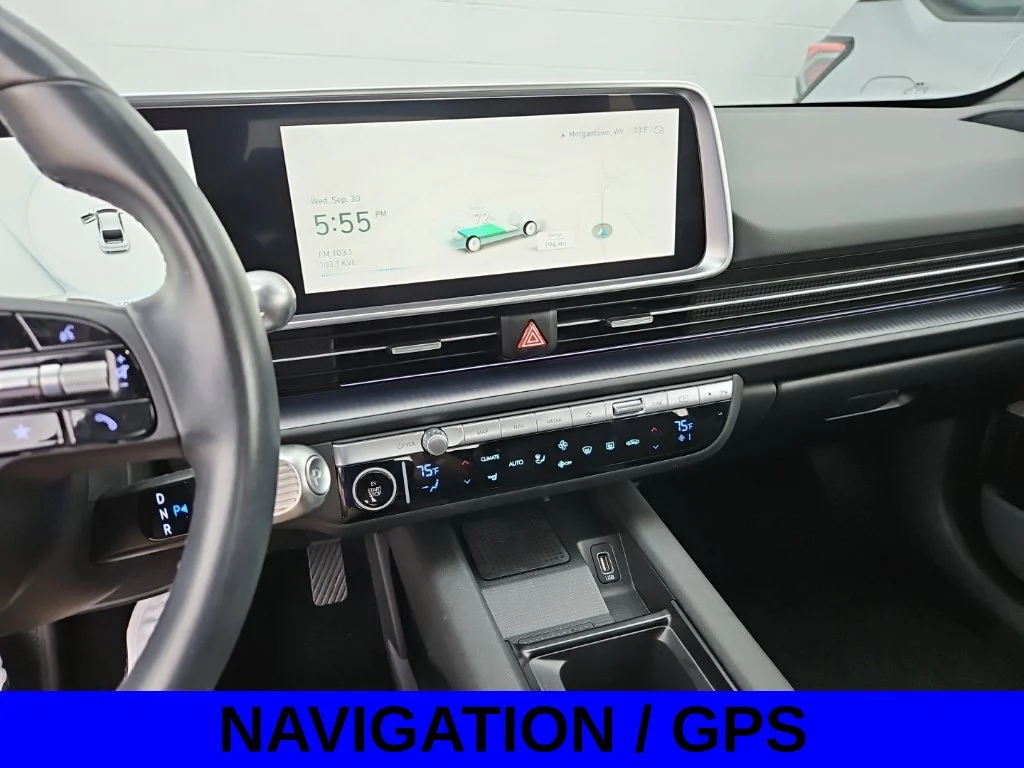 Used 2023 Red Hyundai SEL image 3