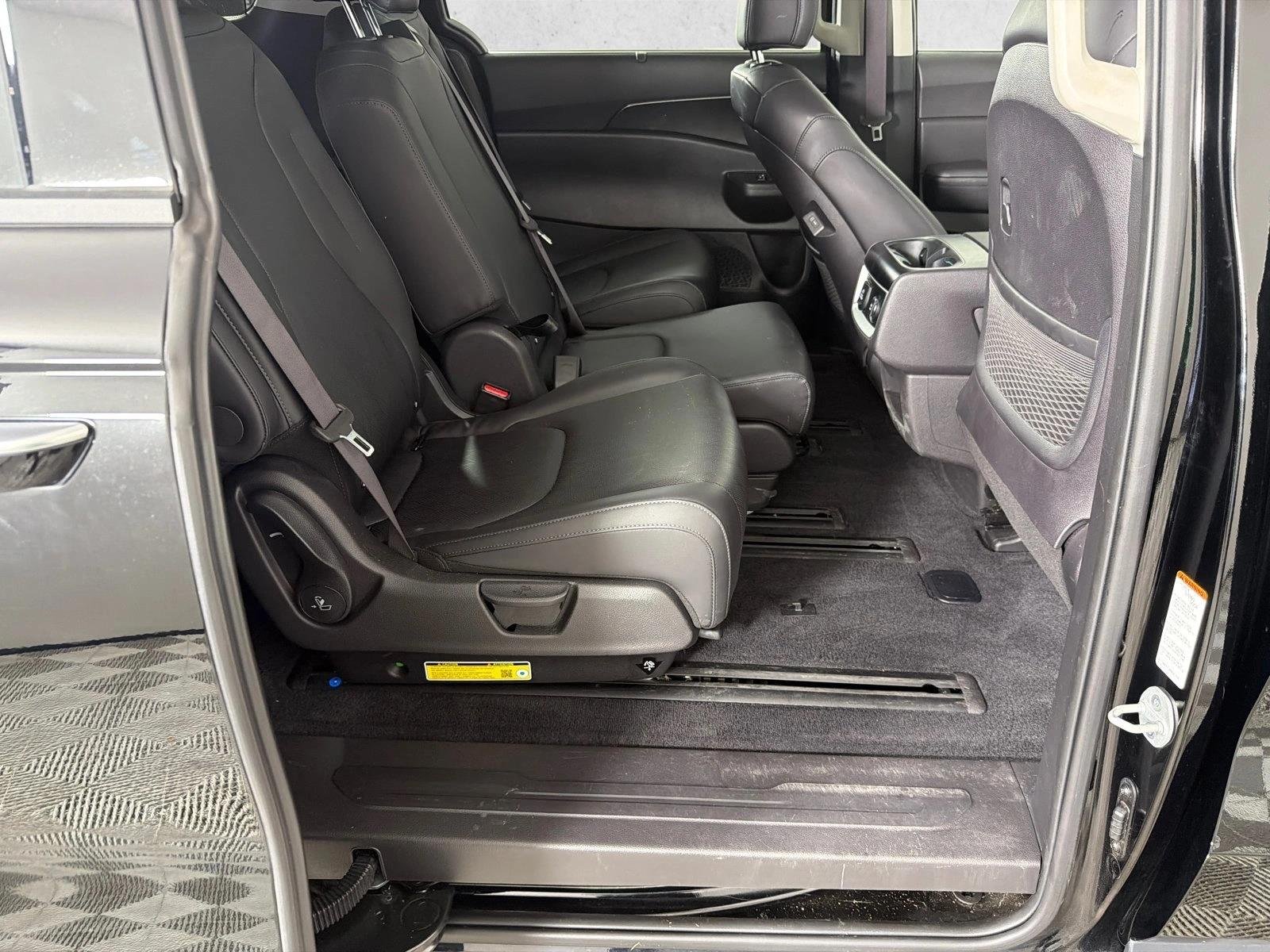 Used 2025 Aurora Black Pearl Kia SX image 17