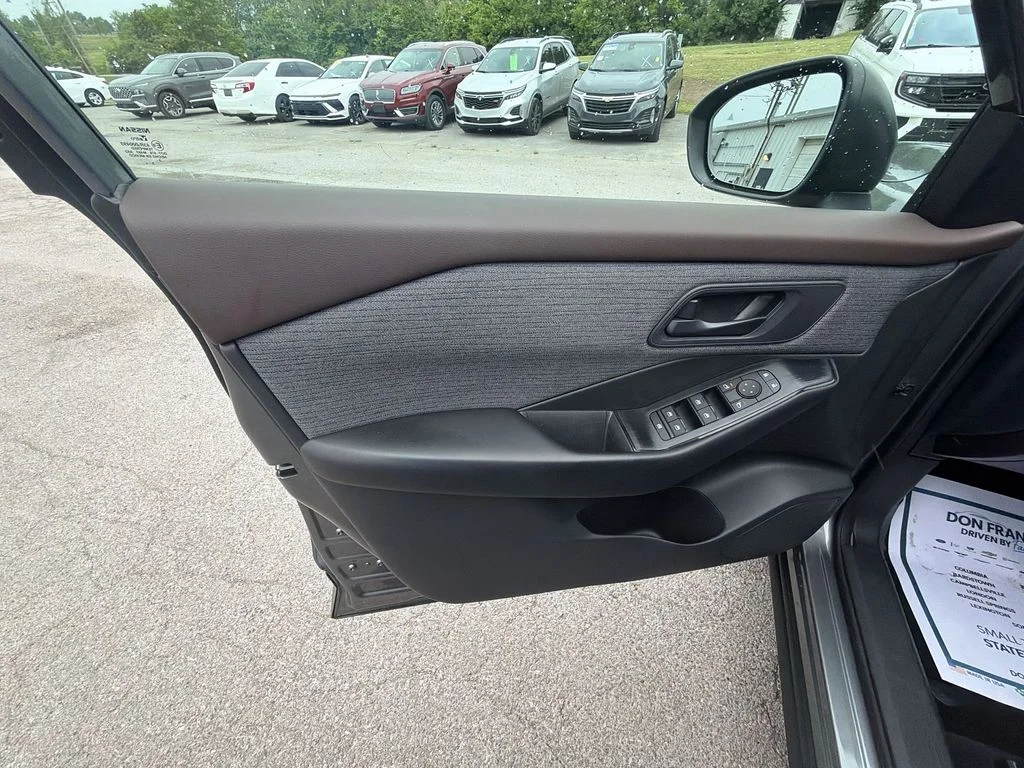 Used 2023 Gray Nissan S image 13